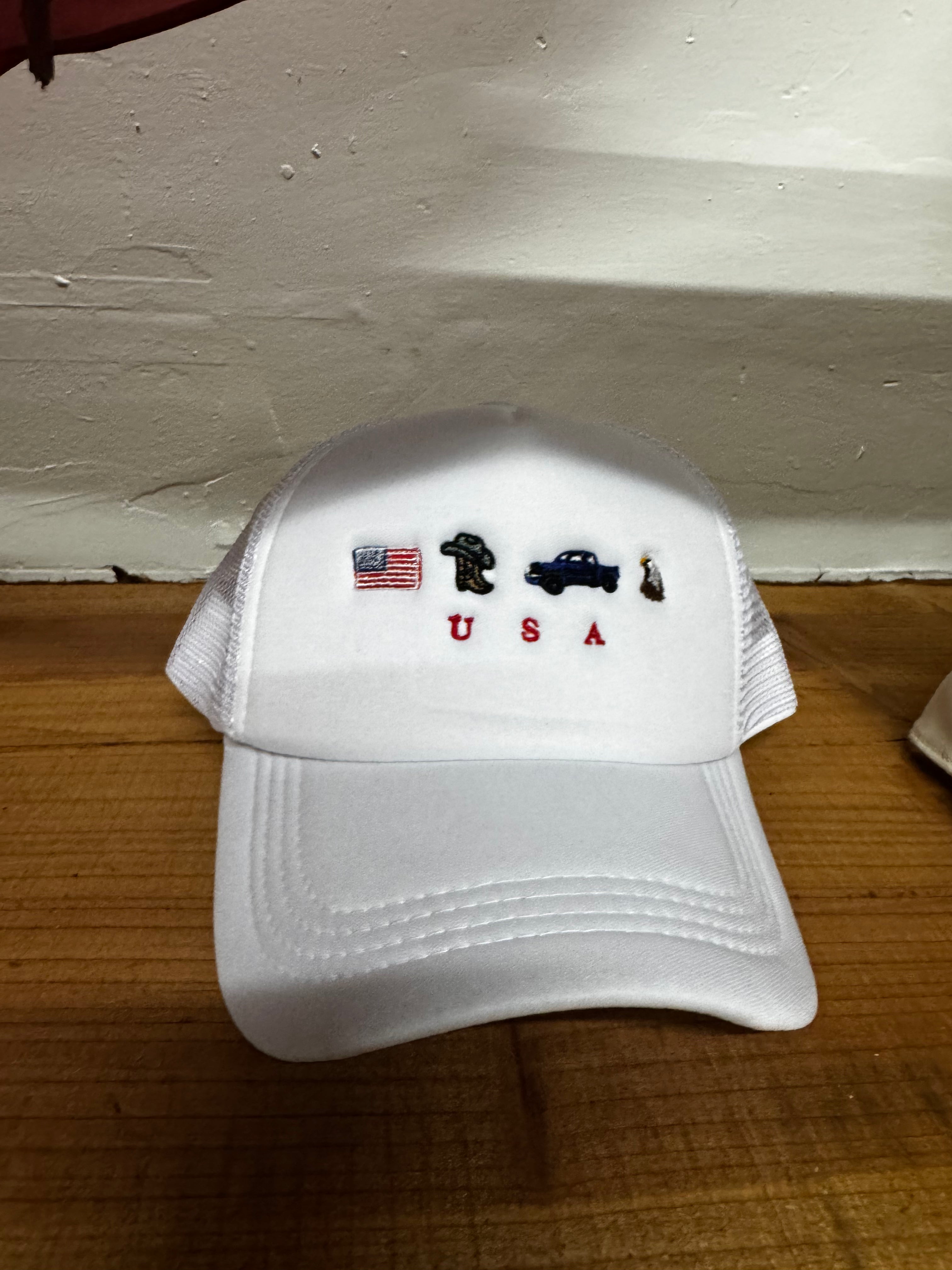 USA SYMBOLS WHITE PUFF HAT